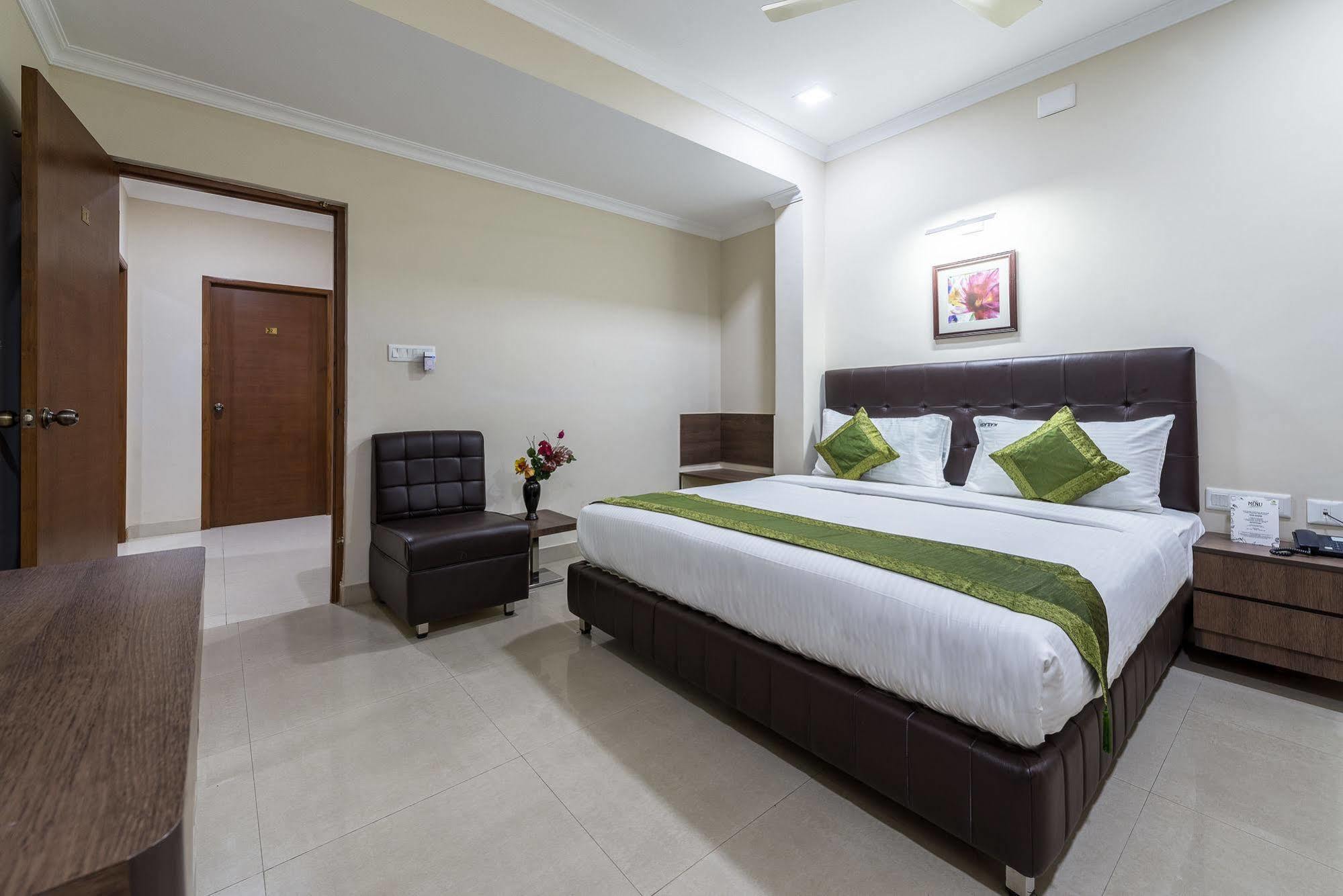 Hotel Mount Kailash Suites Csennai Kültér fotó